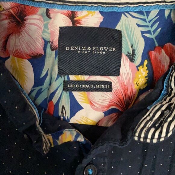 Button Up Short Sleeve USA Small Boys - Picture 2 of 5